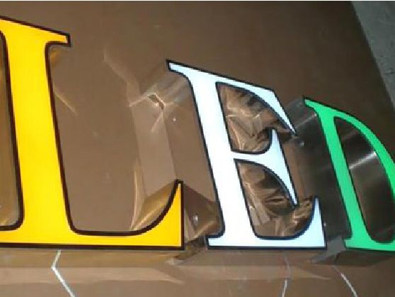 浏阳市介绍LED招牌的基础知识。